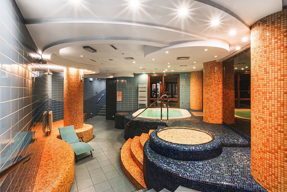 swimming pool spa