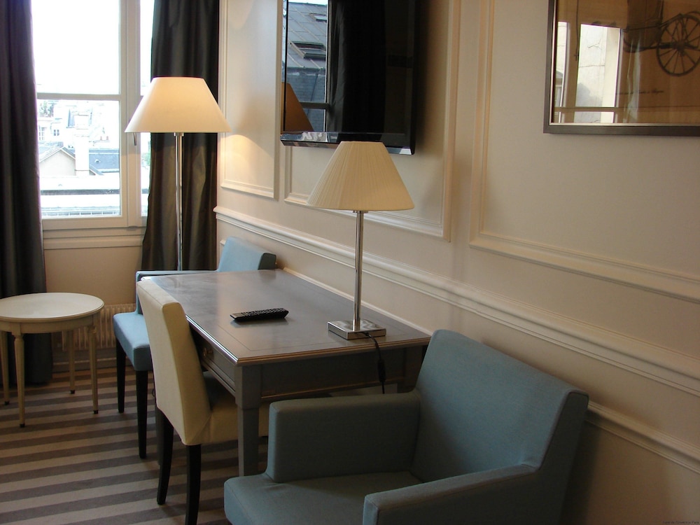 Hotel De L'Universite 32/50