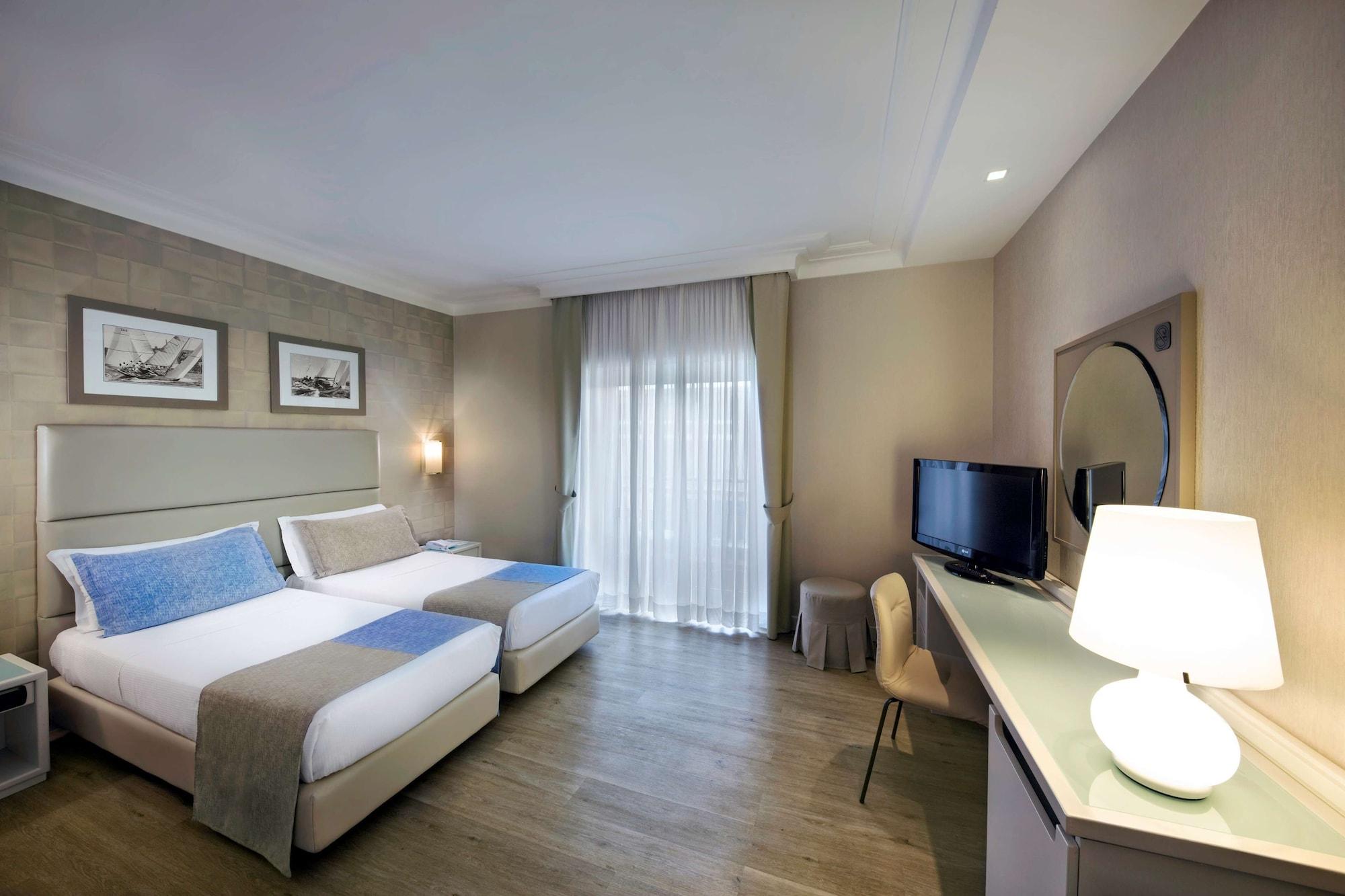 Connecting, Family, Multiple Beds