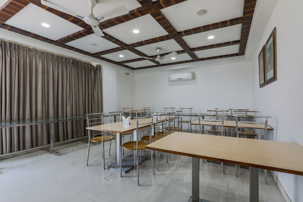 Fabhotel Sapphire Inn Mansarovar 40/50