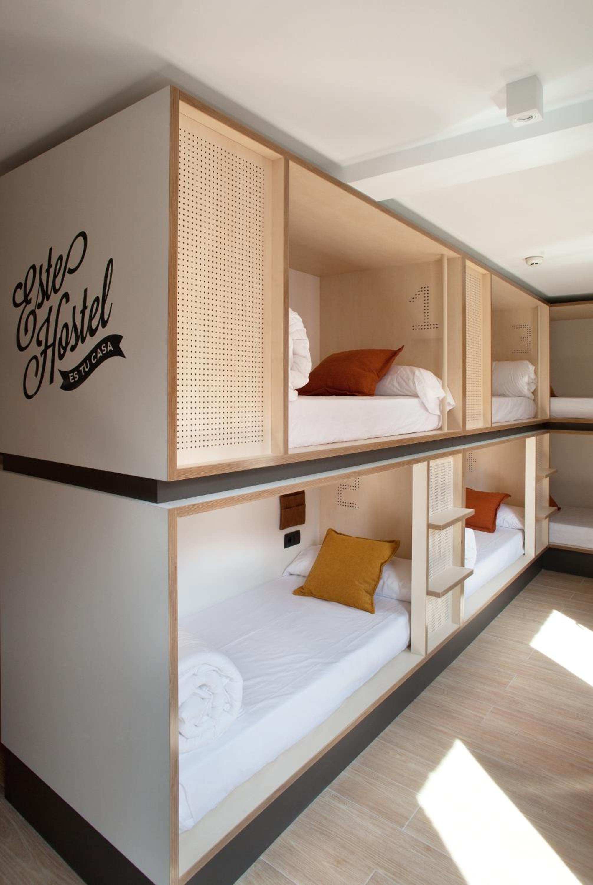 سكن مشترك مختلط بستة أسرّة وأسرّة بطابقين