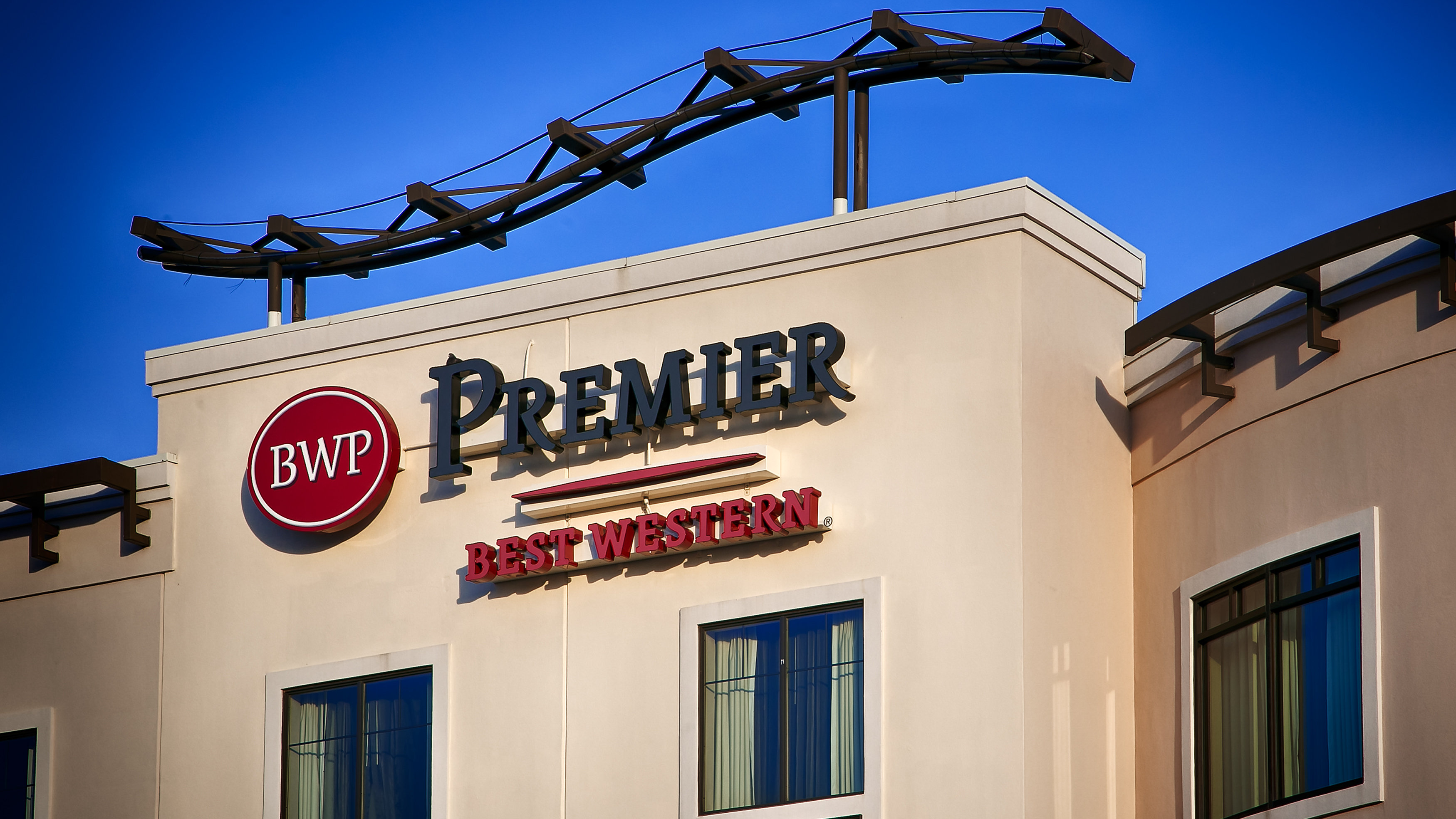 Best Western Premier Crown Chase Inn and Suites 2/70