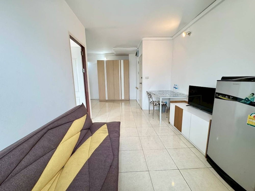 Capital O 411 Grandview Condo 15 49/58