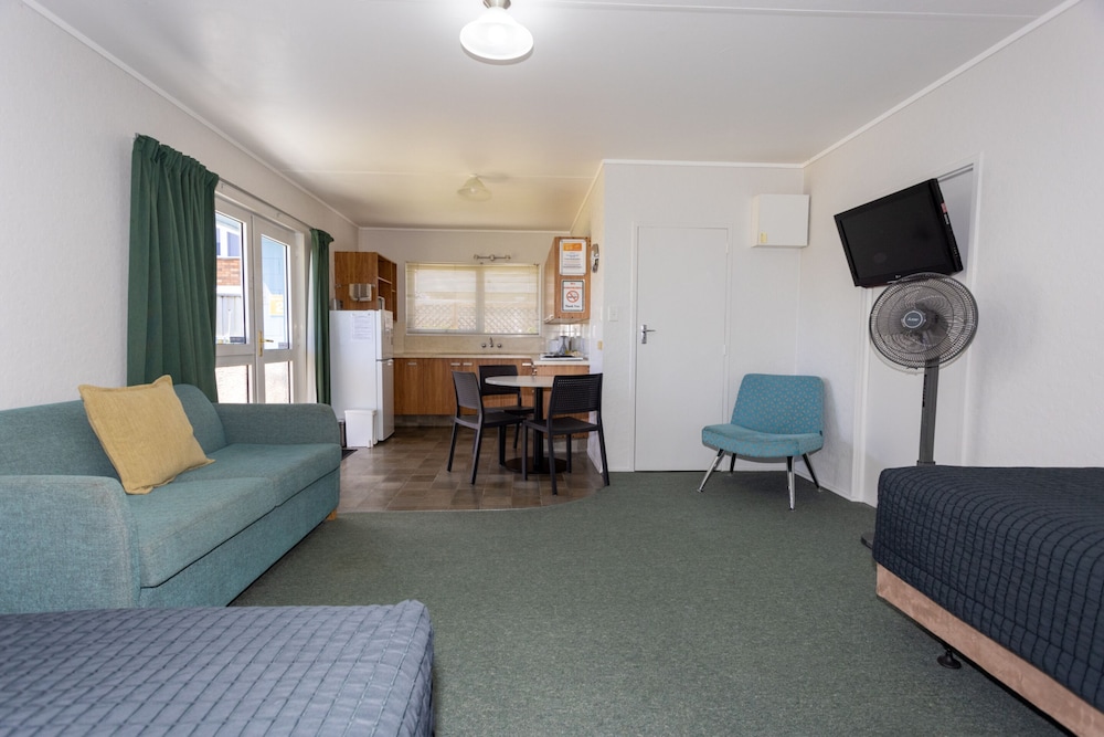 Cosy Corner Holiday Park 25/50