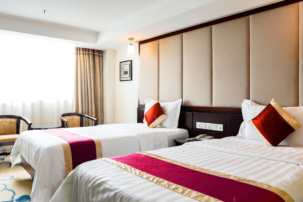 LN New World Hotel 7/46
