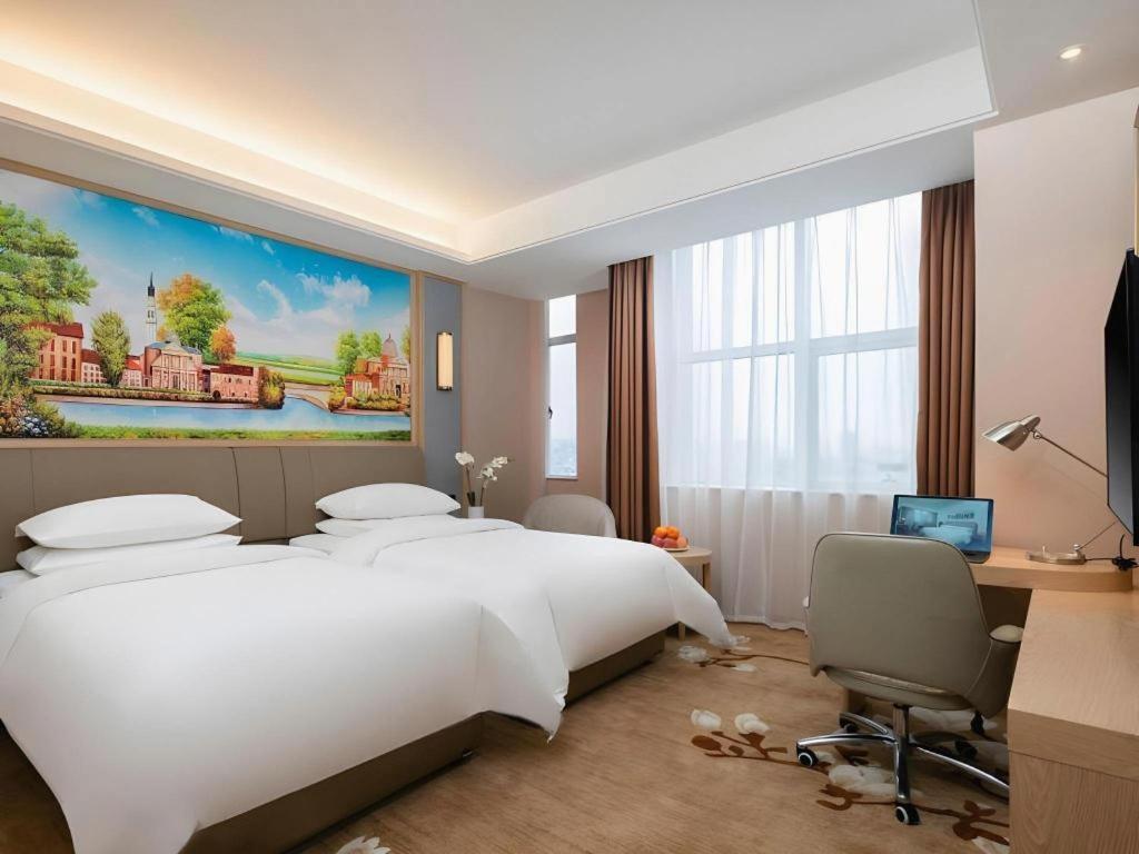 Vienna Hotel (Qujing Railway Station) 23/46