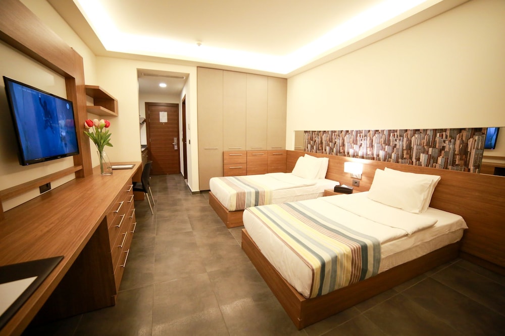 Junior Twin Suite - With Balcony: