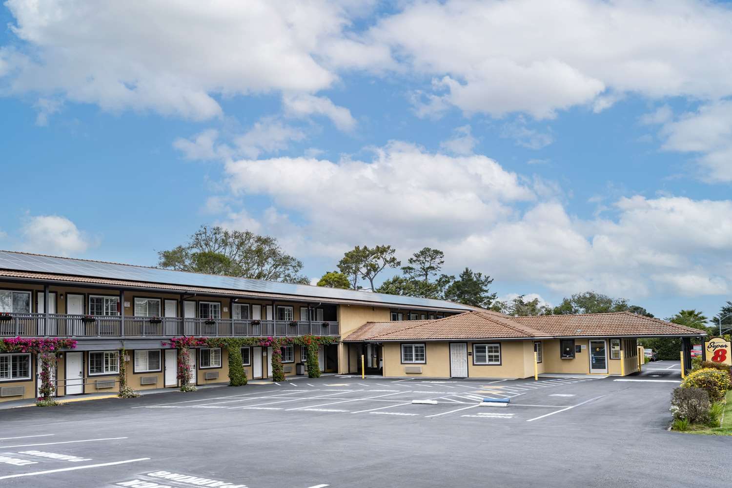 Super 8 By Wyndham Monterey/Carmel 42/48