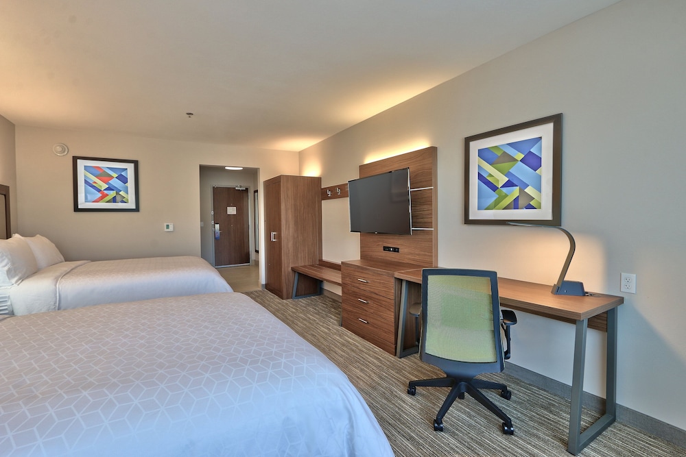 Holiday Inn Express & Suites Albuquerque East 13/34
