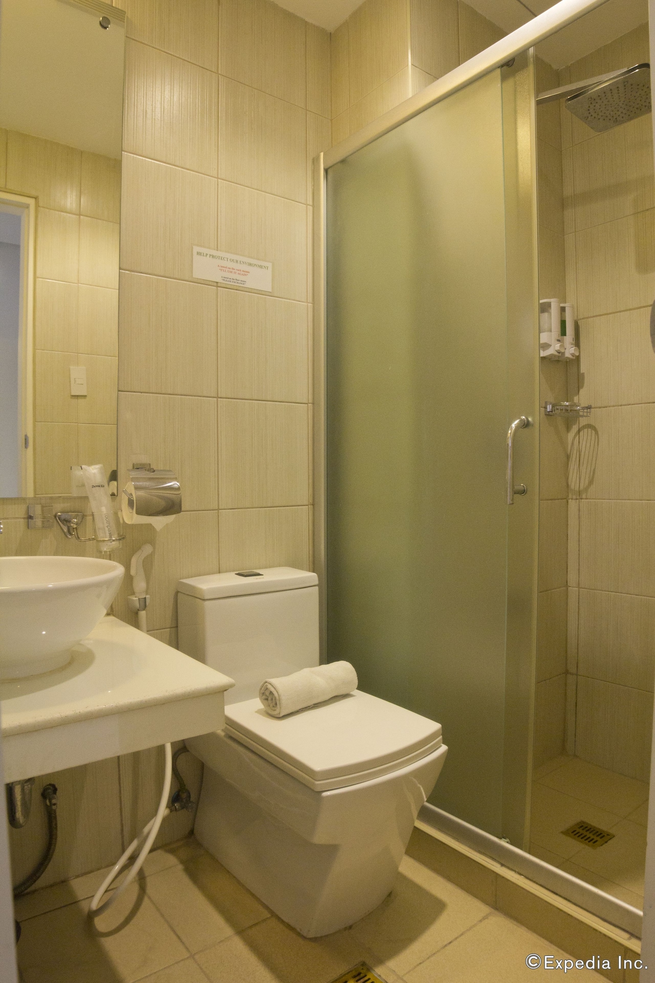 Deluxe, Regency Grand Suites 7/10