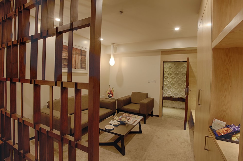 HOTEL LEVANA(FORMERLY BEST WESTERN PLUS LEVANA) 31/43
