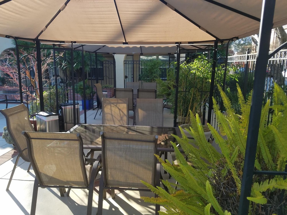 Los Gatos Garden Inn Hotel 7/50