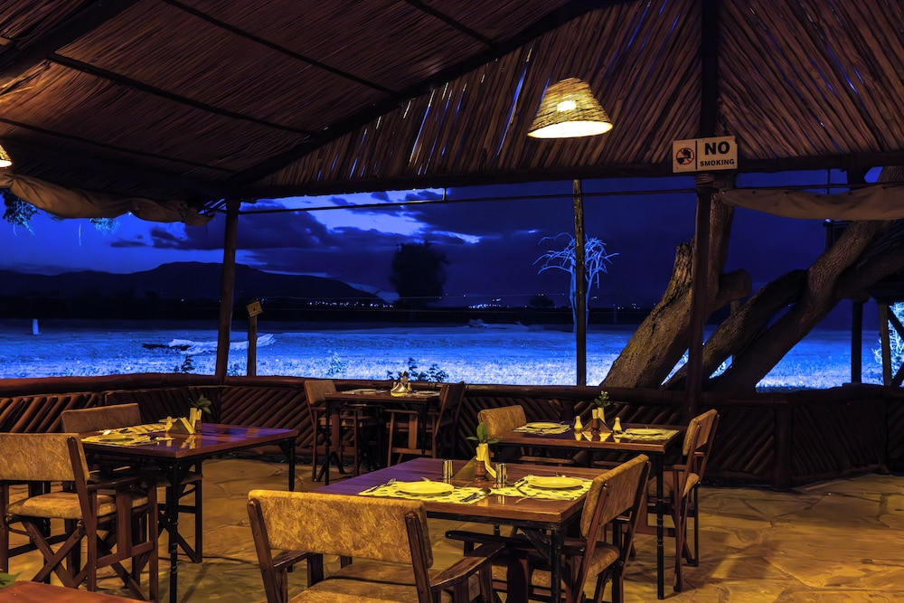 Sentrim Tsavo Lodge 21/42