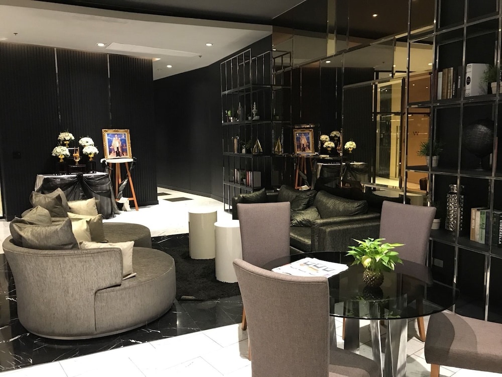 Sky Walk Residences (Ex. Bangkok Sky Walk) 56/73