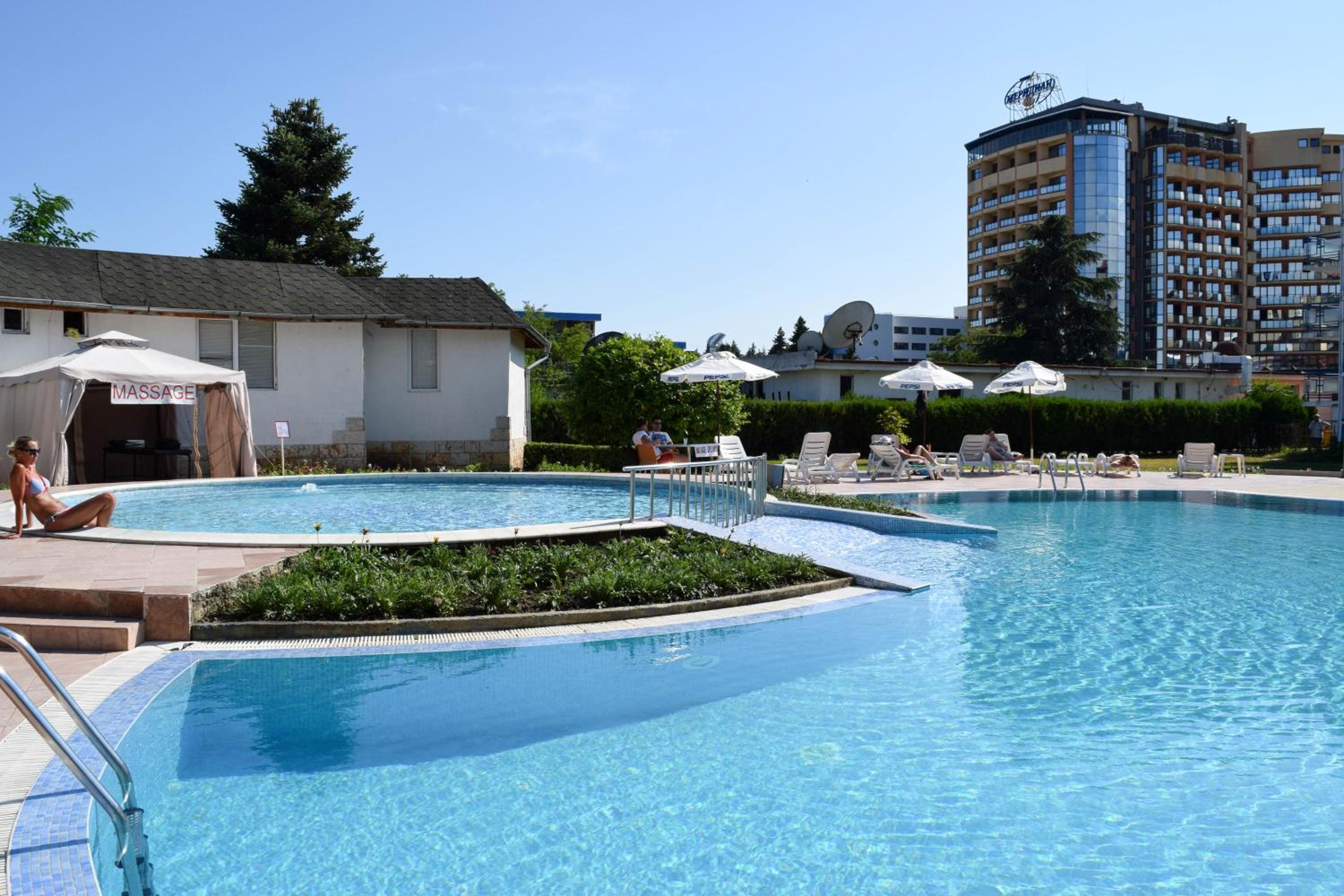 Balaton Hotel 49/52