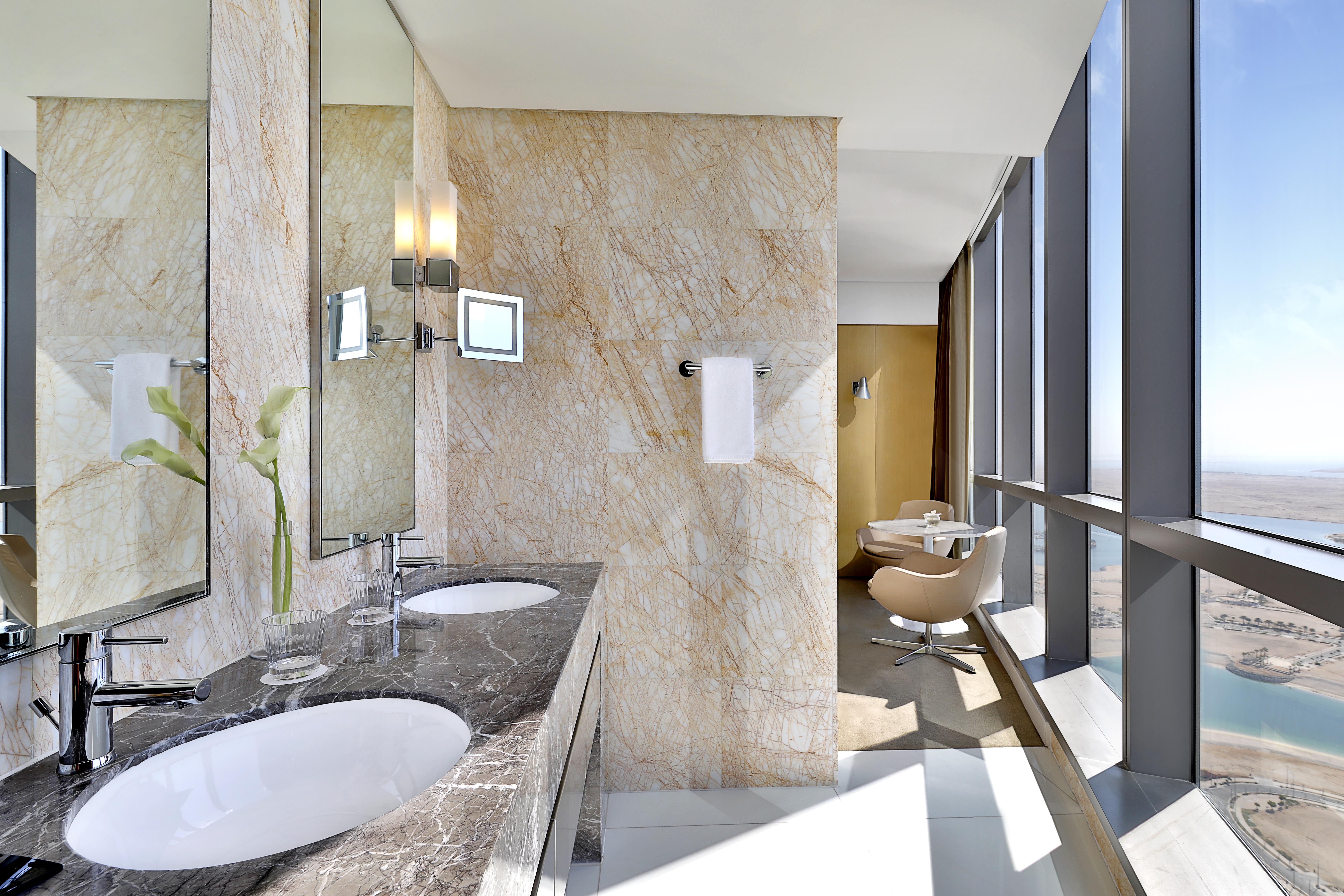 غرفة ديلوكس بسريرين منفصلين، Conrad Abu Dhabi Etihad Towers 2/3