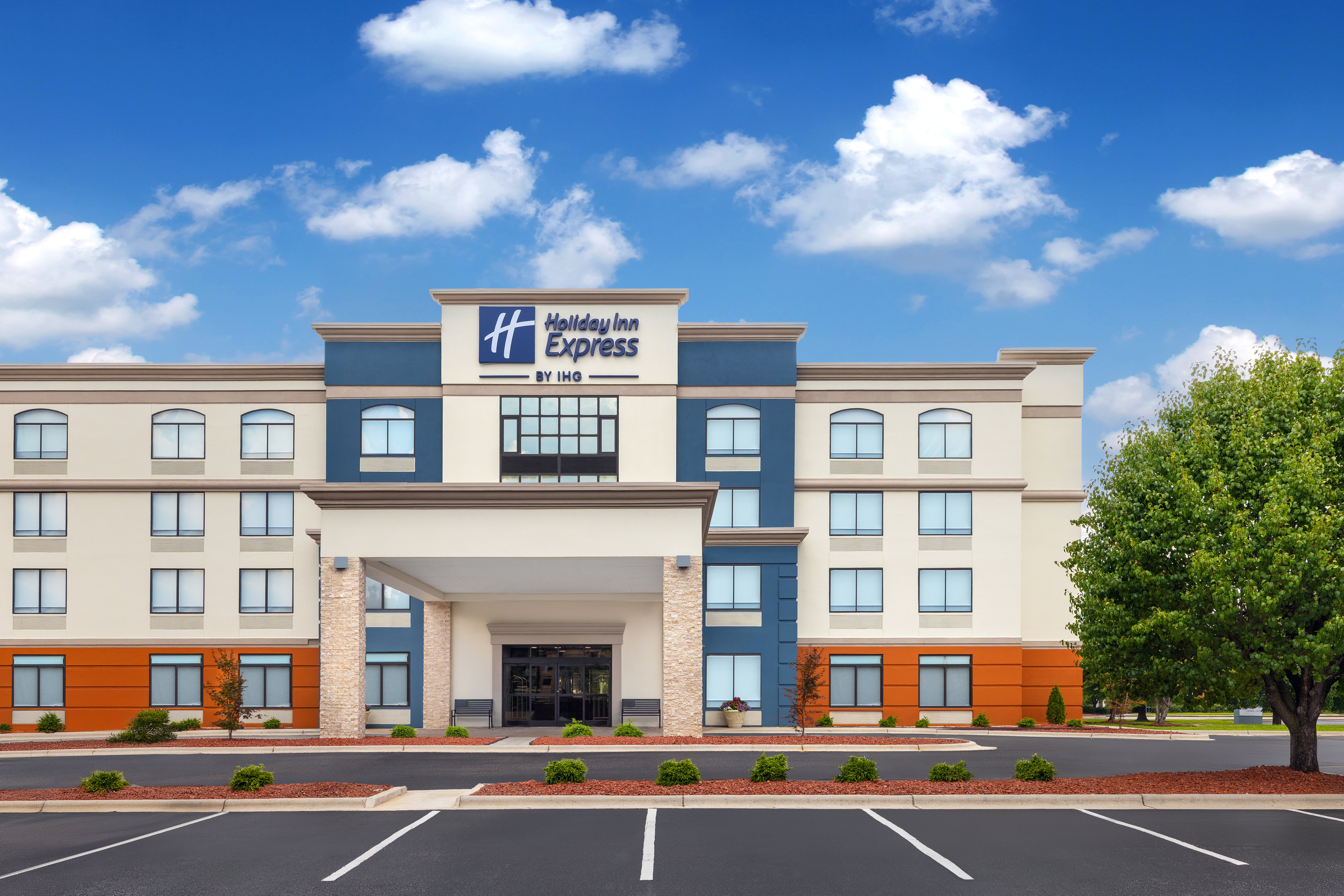 Cross Creek Inn and Suites Fayetteville 33/43