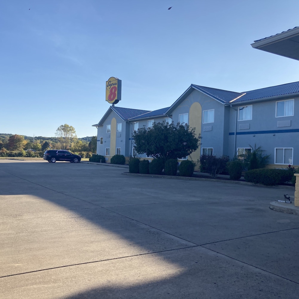 Super 8 By Wyndham Martinsville 22/30