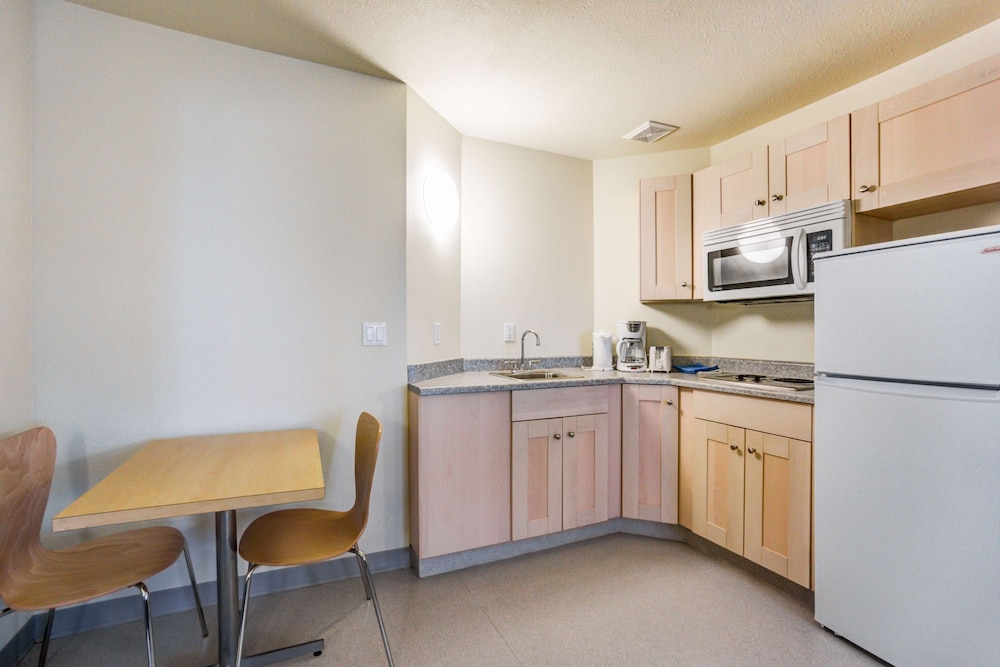 Days Inn by Wyndham Stony Plain 5/44