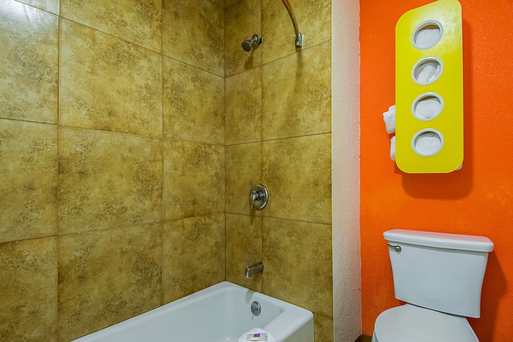 Motel6 Bakersfield, CA - Airport 61/63
