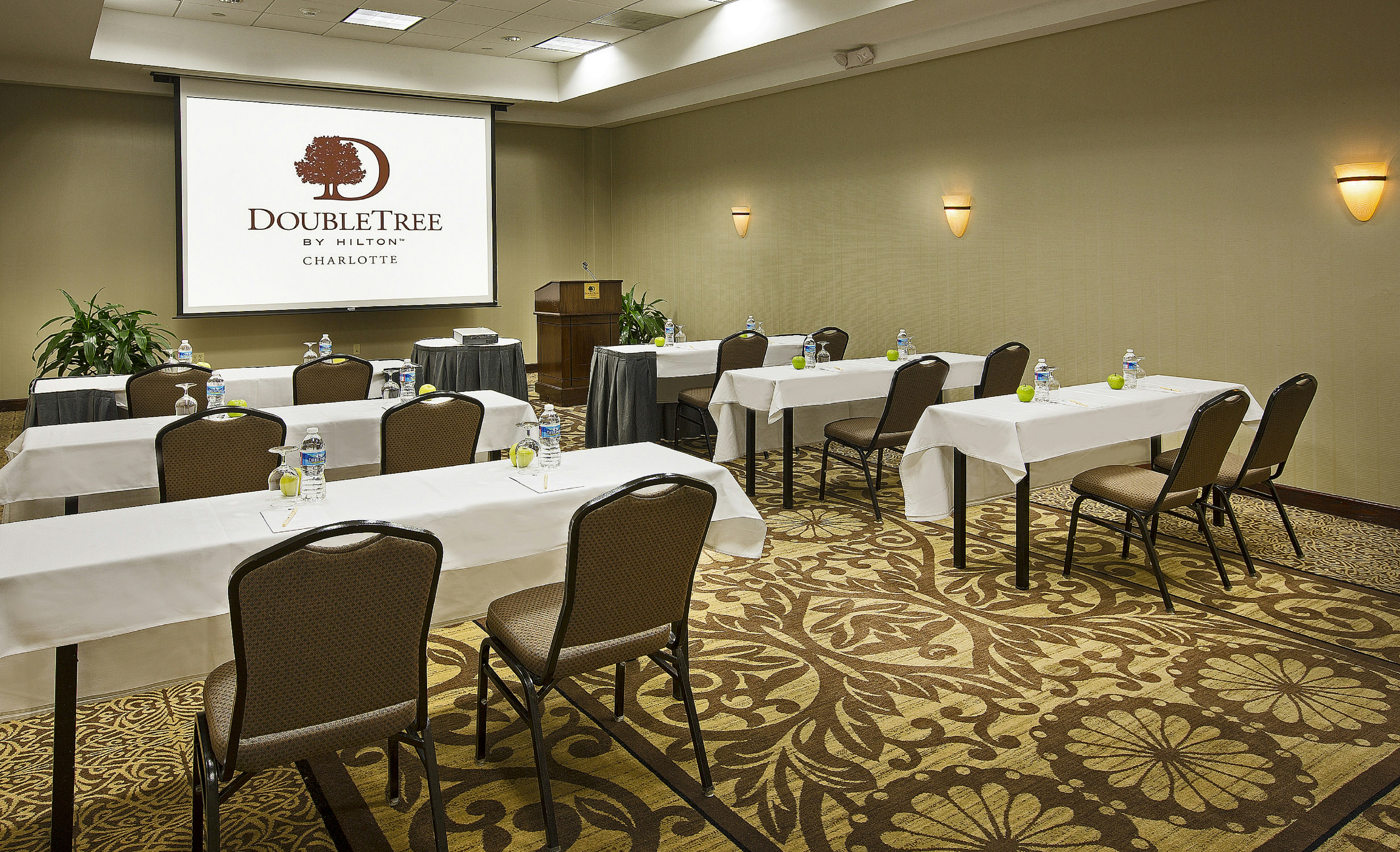 Doubletree By Hilton Charlotte Airport Hotel 28/36
