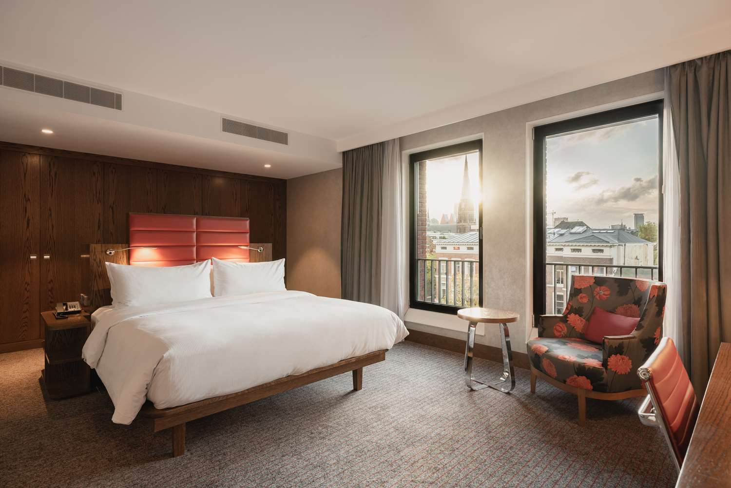 1 Bedroom, Suite, King Bed, Lounge Access