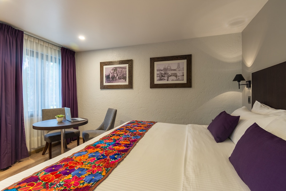 TRADITIONAL, KING BED