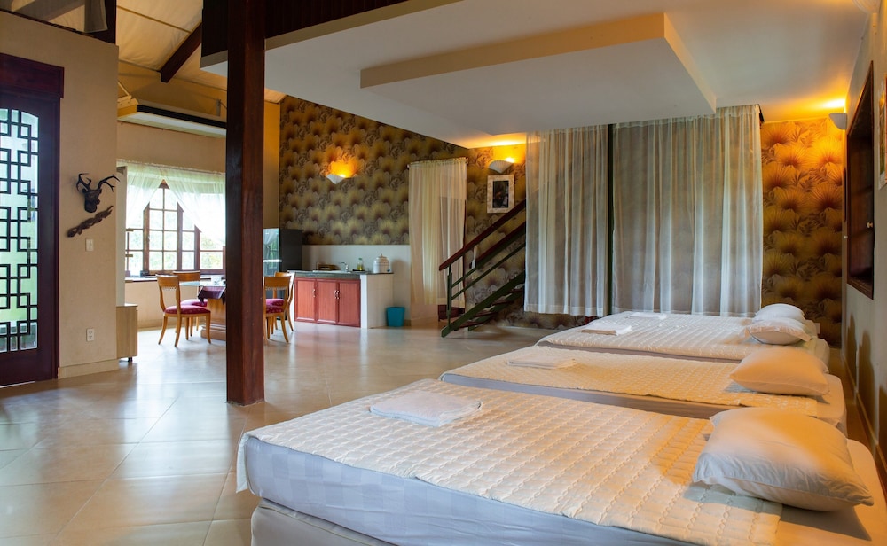 VILLA, RIVER VIEW