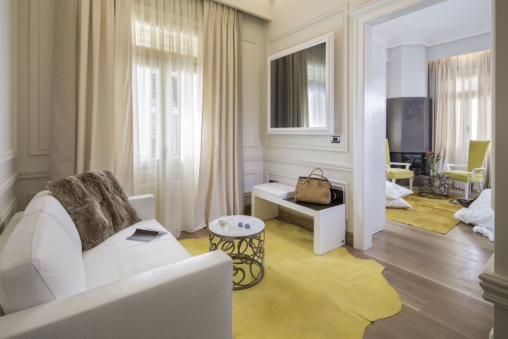3sixty Hotel Suites 19/50