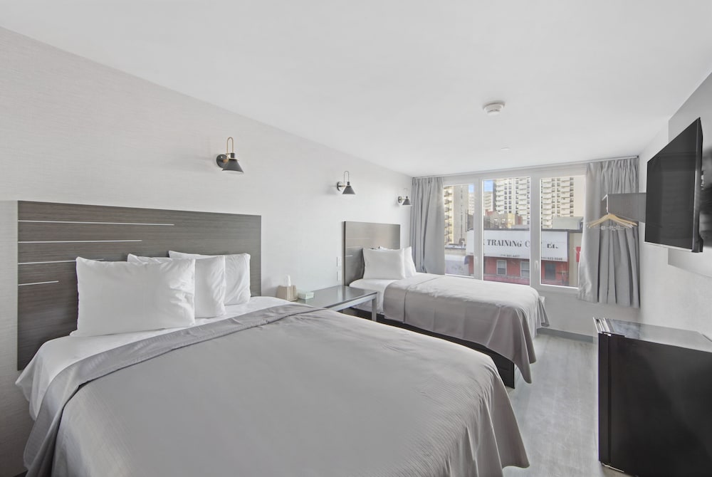 Deluxe, 2 Queen Beds
