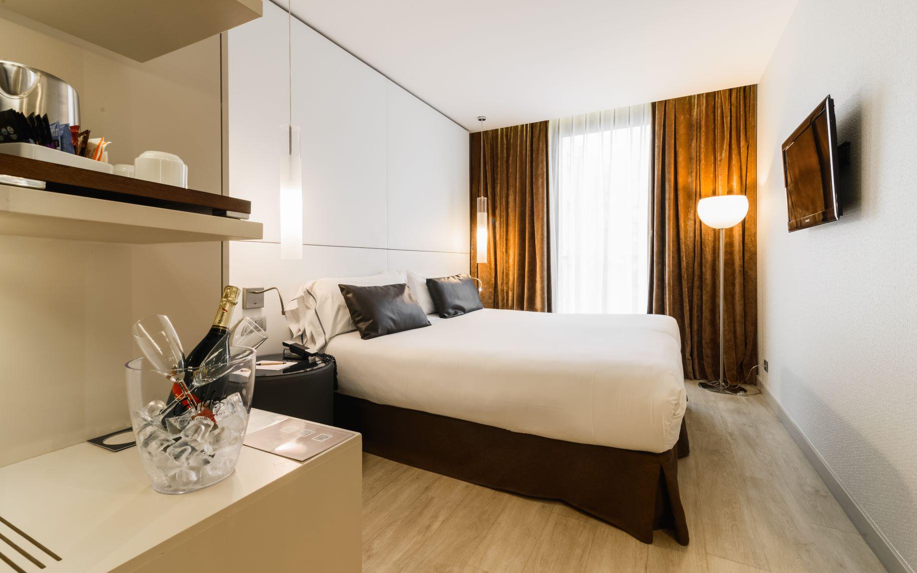 Urban, Queen Bed