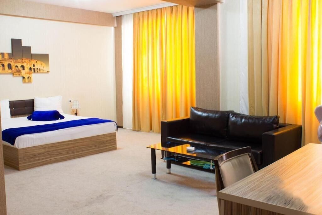 DELUXE, DOUBLE BED