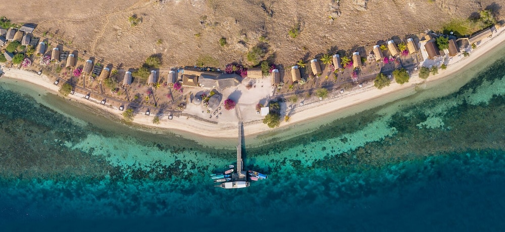Komodo Resort 30/36