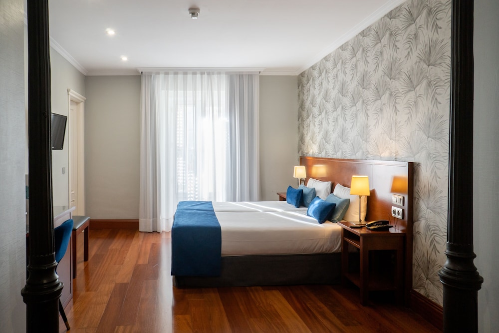 Hotel Infantas by MIJ 8/38