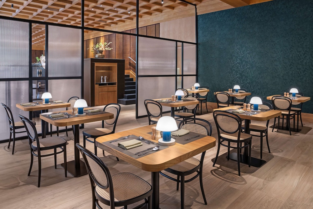restaurant cafeteria