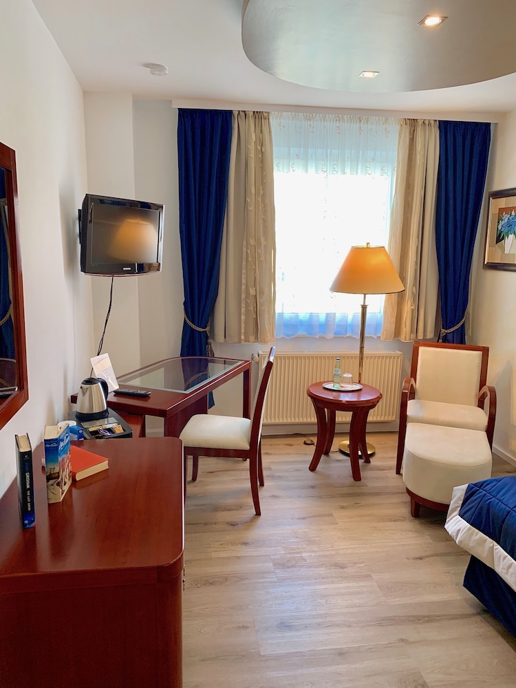 Boutique Hotel Goldene Henne 37/58