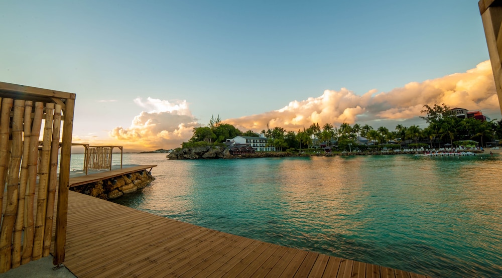 La Creole Beach Hotel and Spa 67/68