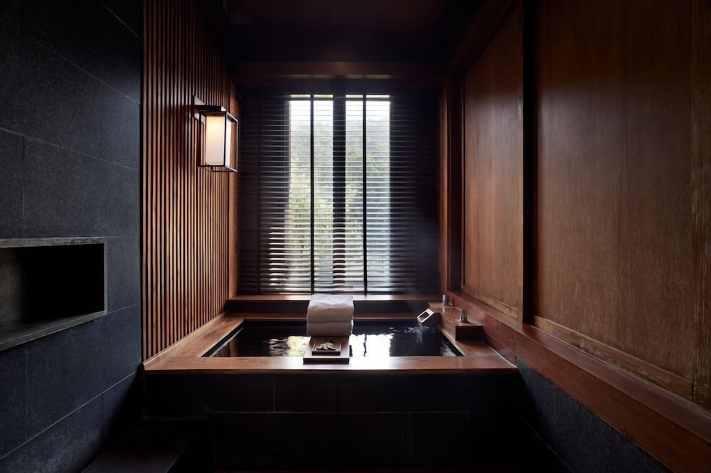 ONSEN @ MONCHAM 58/65