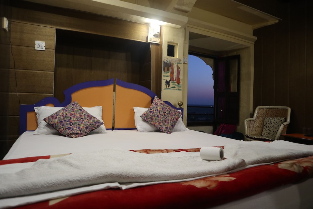 Vista Rooms at Old Royal Palace 12/38