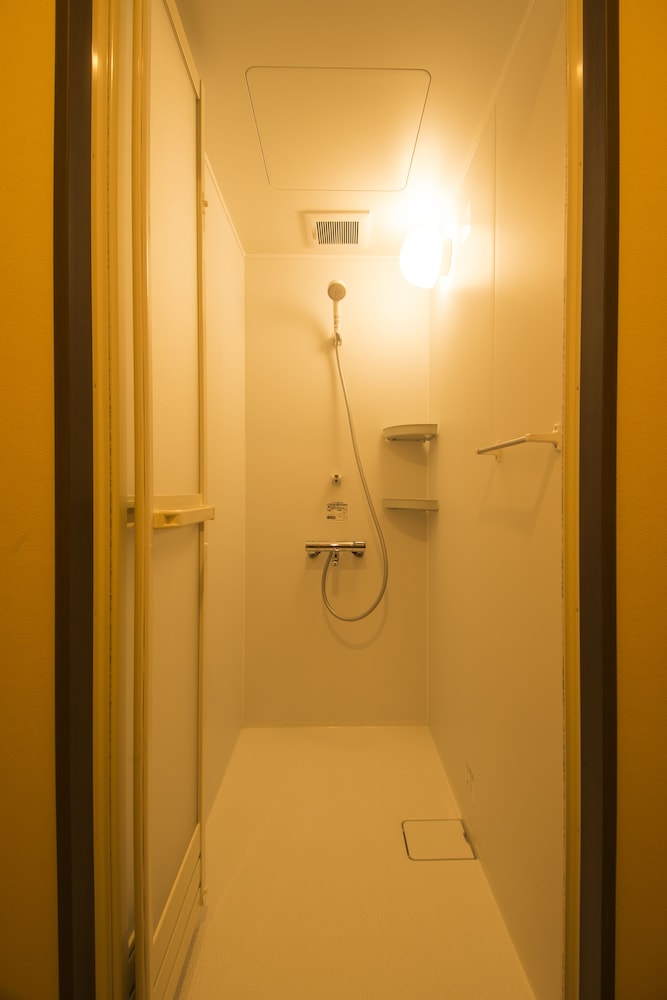 PRIVATE, TWIN BEDS