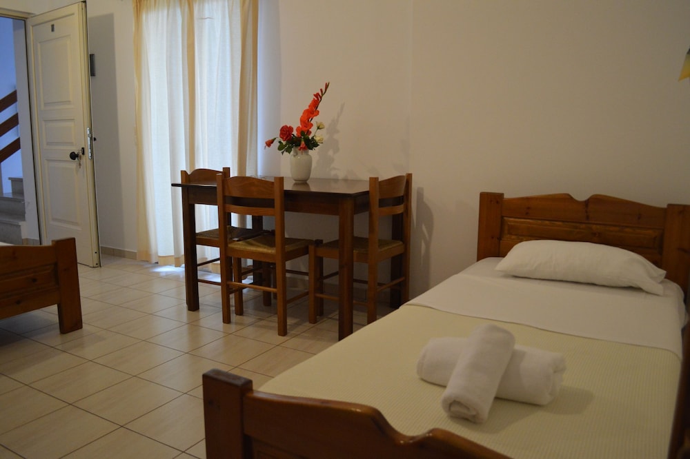 Nikos Apartments 67/76