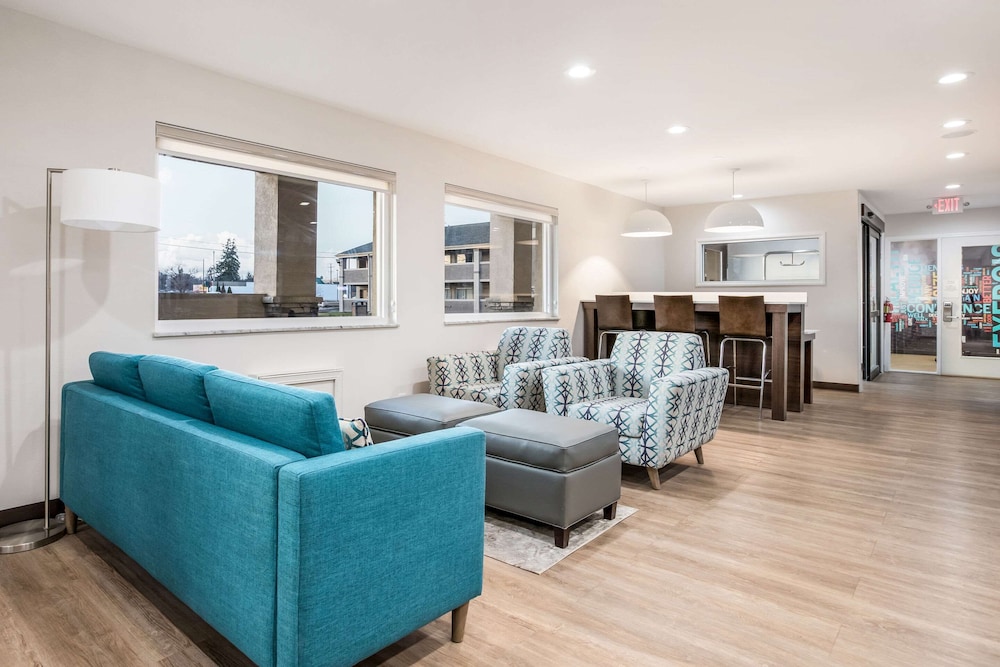 Clarion Pointe East Lansing University Area 25/33