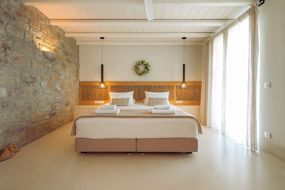 LUXURY, SUITE, QUEEN BED, PRIVATE POOL