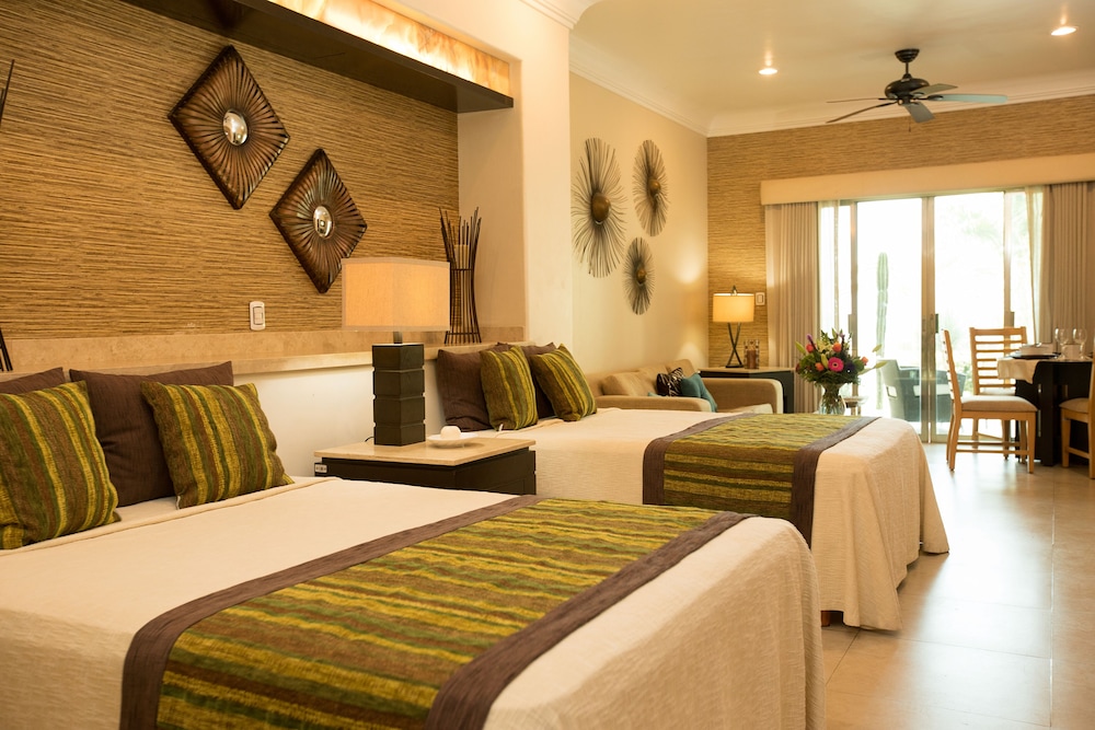 JUNIOR SUITE, 2 QUEEN BEDS