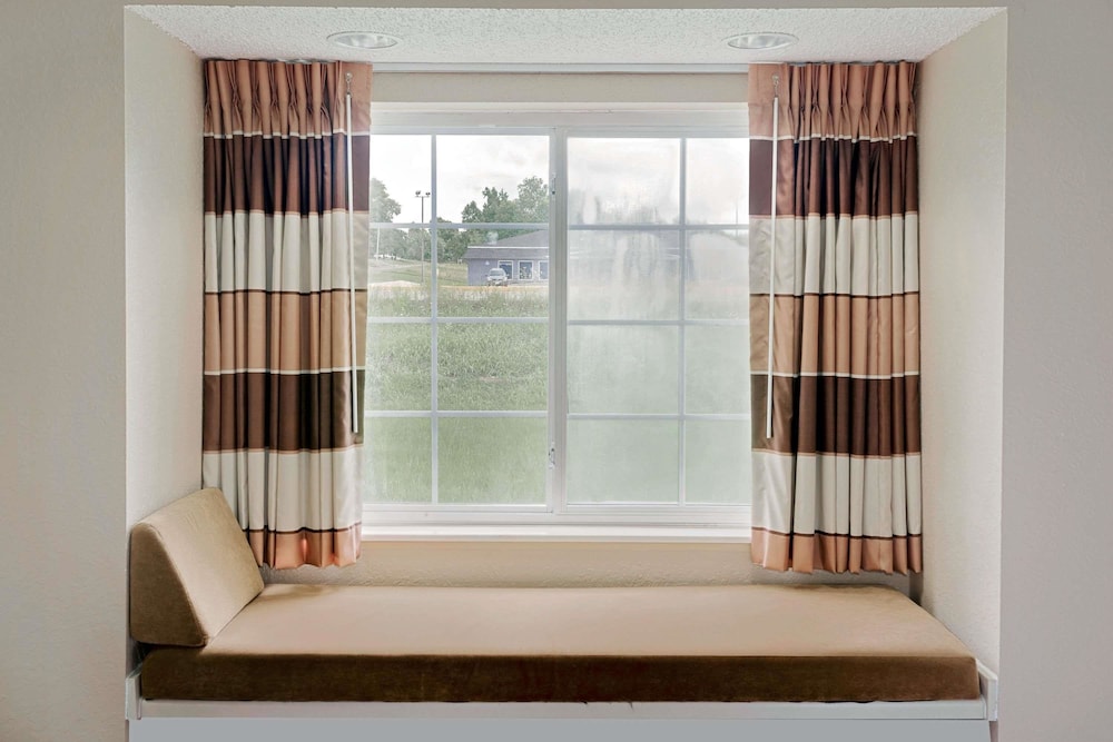 Microtel Inn And Suites Joplin 16/19
