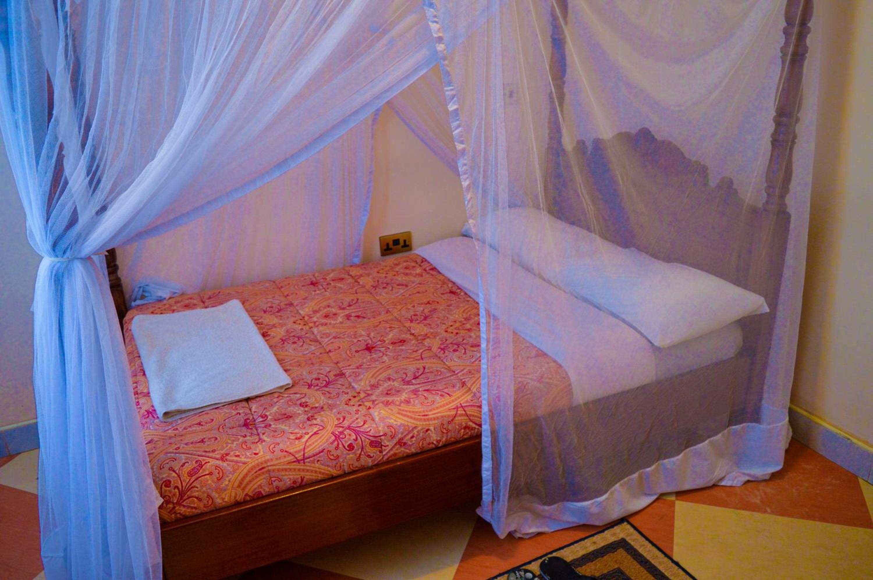 STANDARD, TWIN BEDS