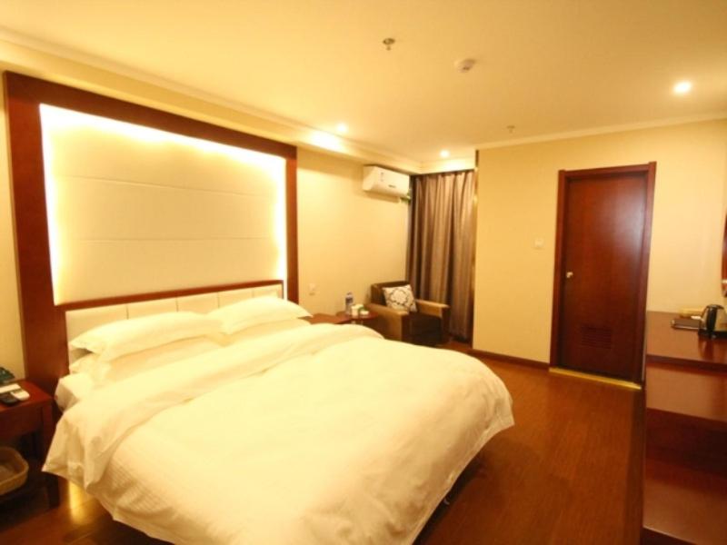 GreenTree Inn Anhui Fuyang Railway Station W XianGYAng Road Business Hotel 28/47