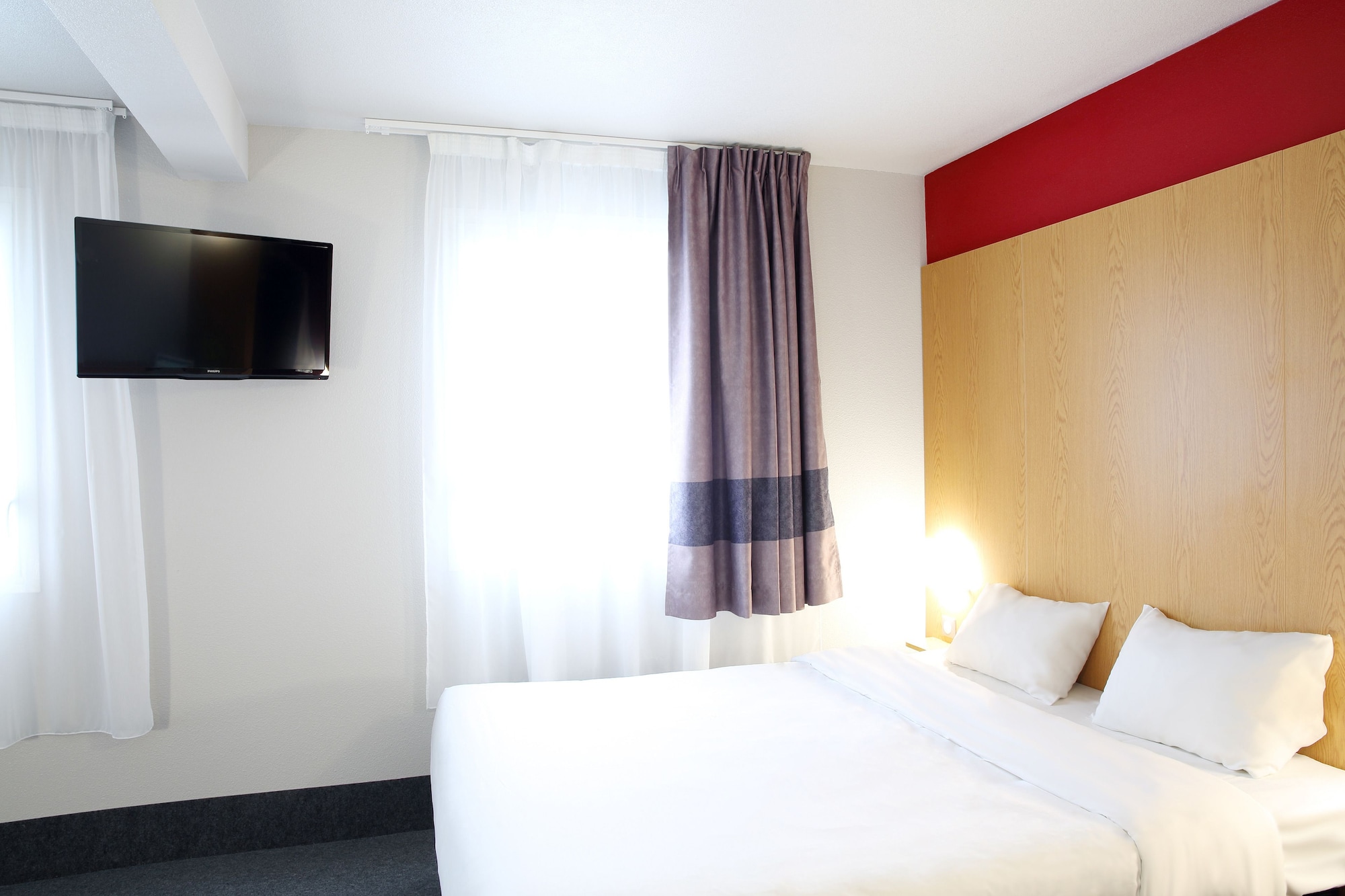 ROOM, DOUBLE BED
