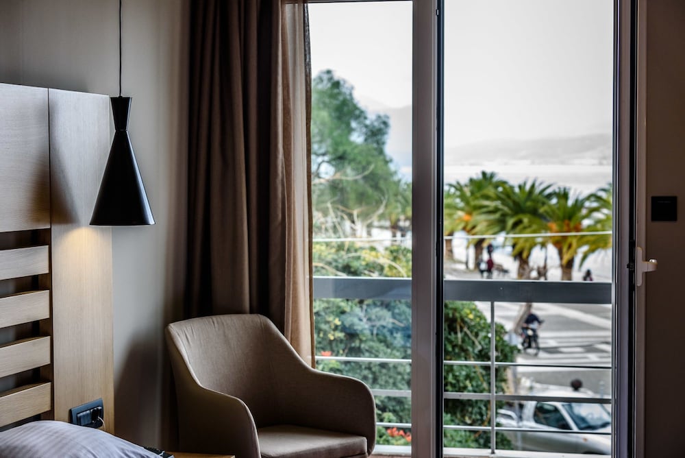 Agamemnon Hotel 50/67