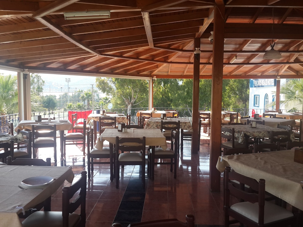 Chronos Beach Hotel 38/50